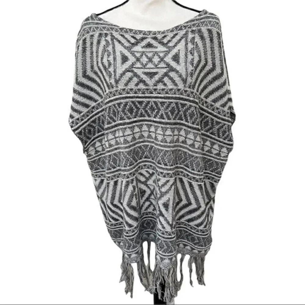 Eight Eight Eight Blanket Poncho Aztec Print Charcoal Heather Grey Sweater S.